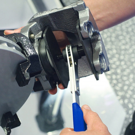Приспособление для разведения тормозных колодок с трещоткой Car-Tool CT-U0001